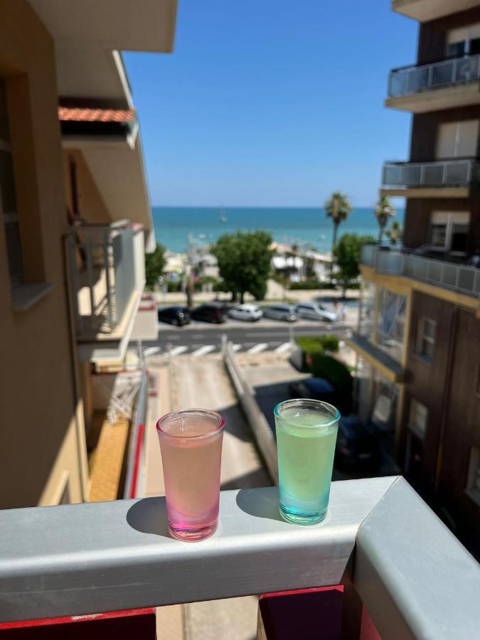 Bella Alba Apartment On The Beach Alba Adriatica Luaran gambar